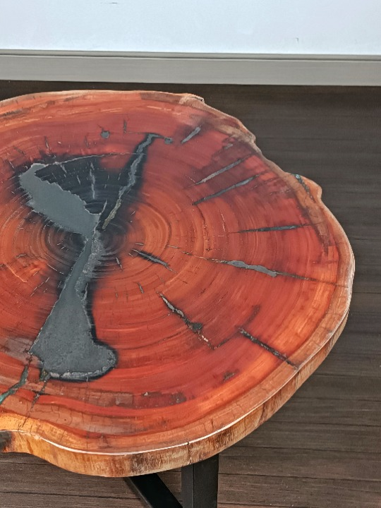 Amazing Eucalyptus Epoxy Table