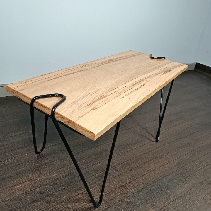 Banc en bois de hêtre avec pieds épingle en métal