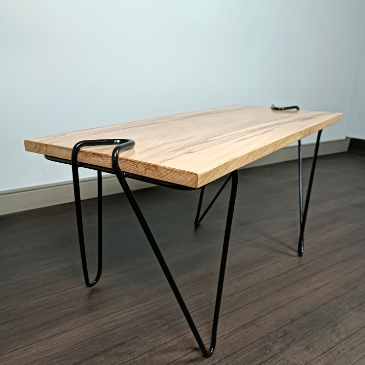 Banc en bois de hêtre avec pieds épingle en métal