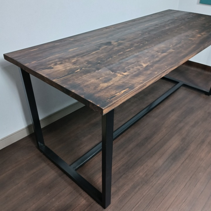 Table de travail en bois rouge massif