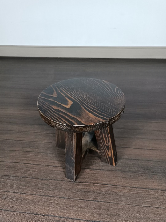 Tabouret rond en bois rouge
