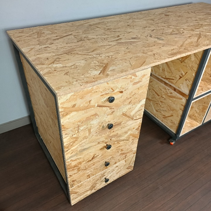 Table d’atelier en OSB massif