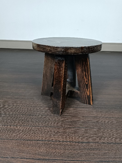 Tabouret rond en bois rouge