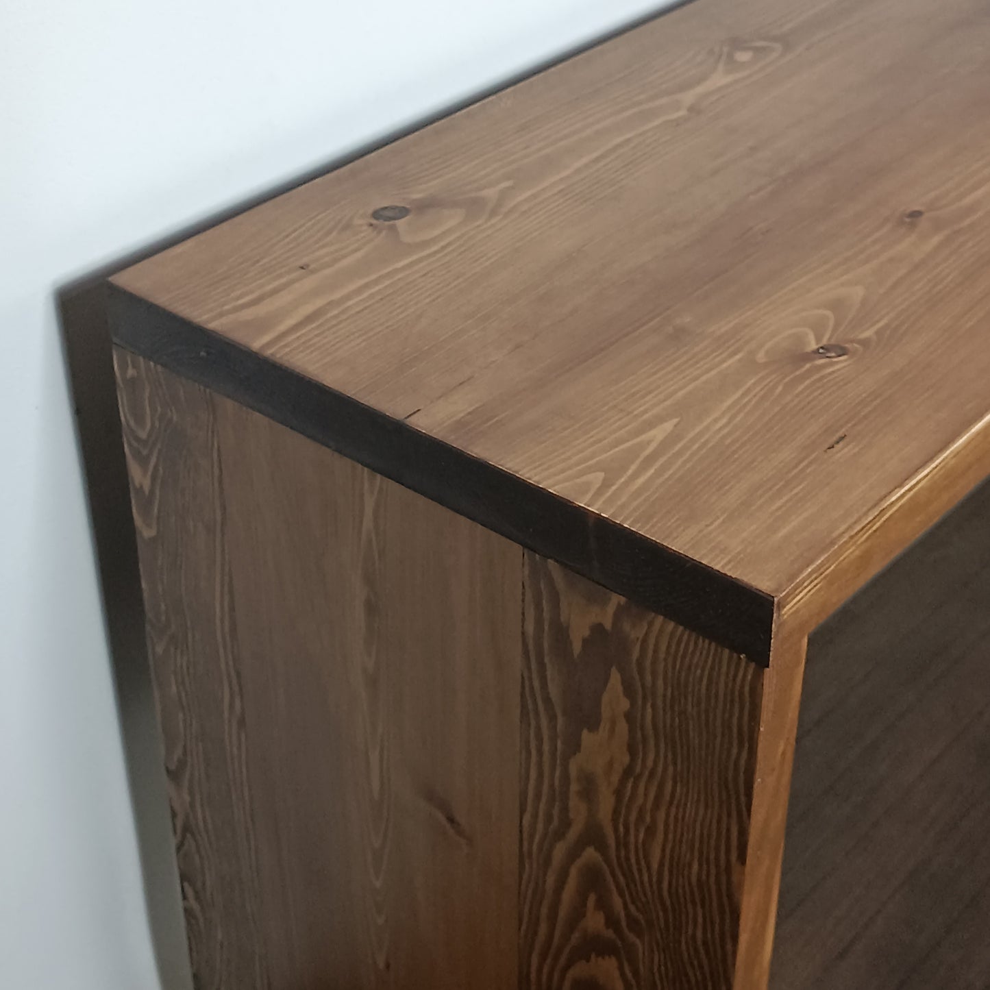 Console en pin massif – design minimal et chaleureux